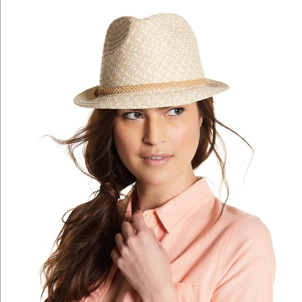 MUST GO ✨ BCBG Cream/Faded Rose Fedora Hat